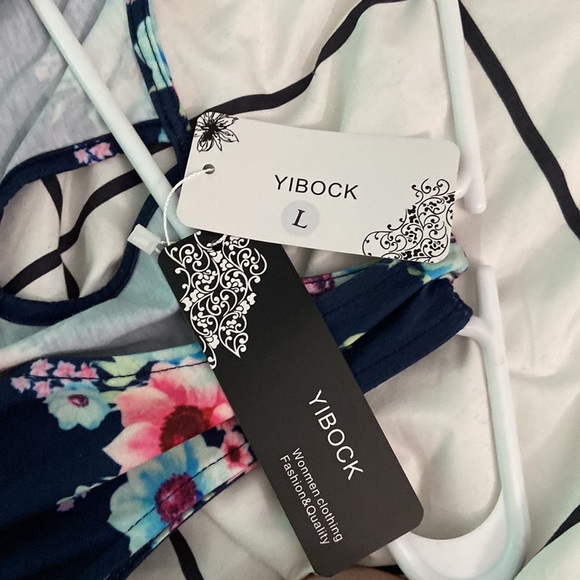 YIBOCK Women Clothing and Fashion Quality L Navy Floral Print Romper - Picture 4 of 4